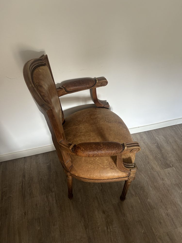 Conjunto de 4 cadeiras antigas em nogueira – para restauro