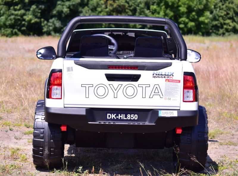 Auto samochód na akumulator TOYOTA HILLUX jeep 4x4 buggy pojazd RC