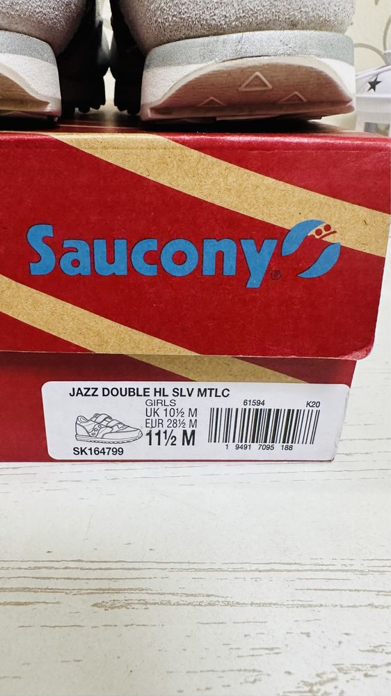 Продам детские фирменные кроссовки Saucony