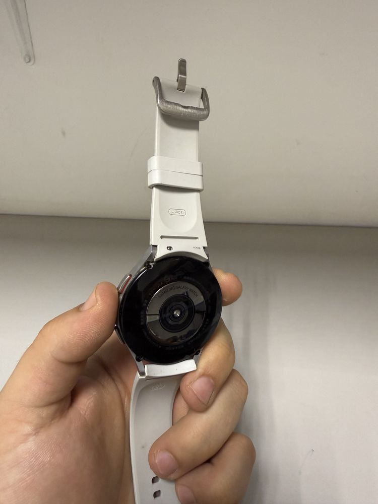 Смарт годинник (smart watch) Samsung Galaxy Watch 4 Classic