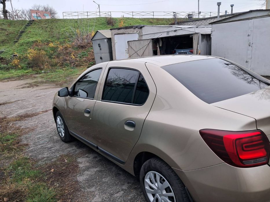 Автомобіль Рено Логан