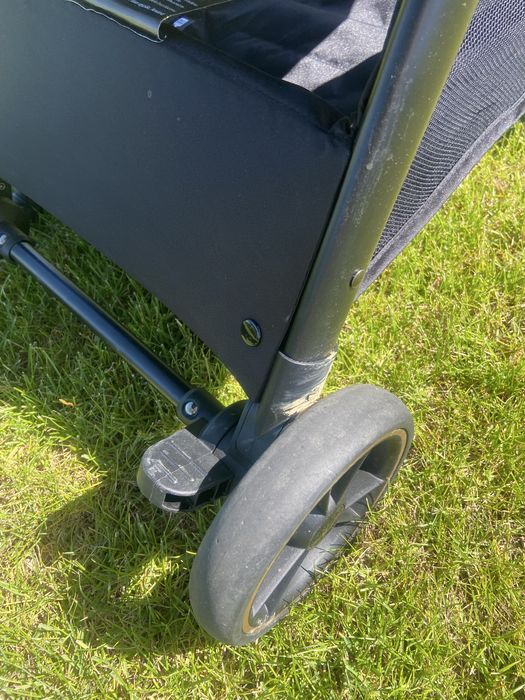 Wózek spacerowy czarny skladany Apino