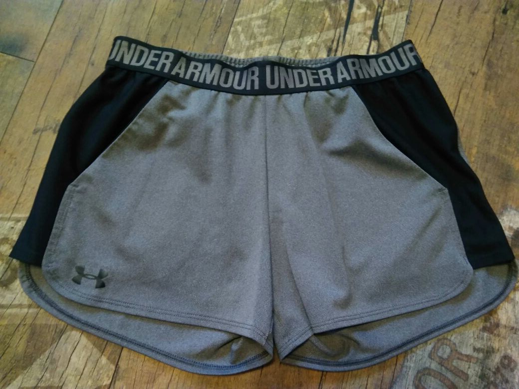 Under Armour Loose spodenki szorty z USA