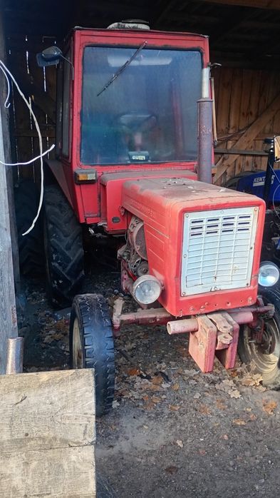 Трактор т25 з плугом