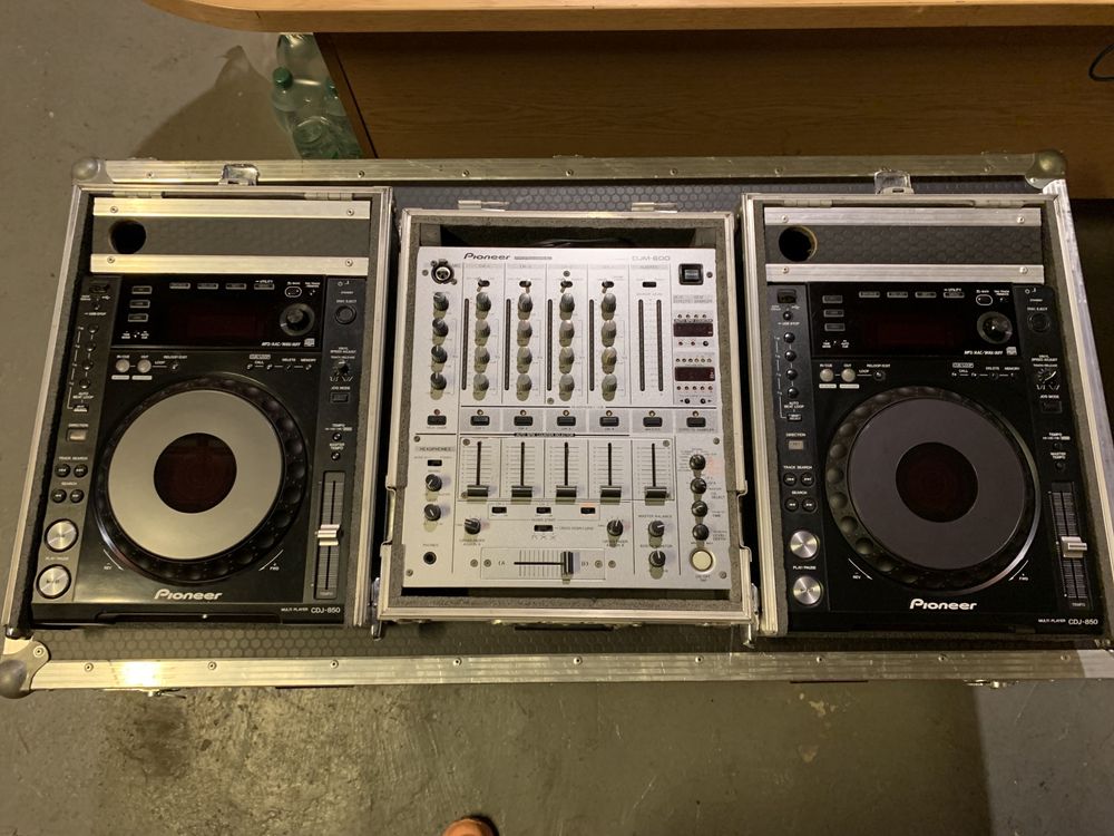 Pioneer CDJ-850 x2 oraz Pioneer DJM-600