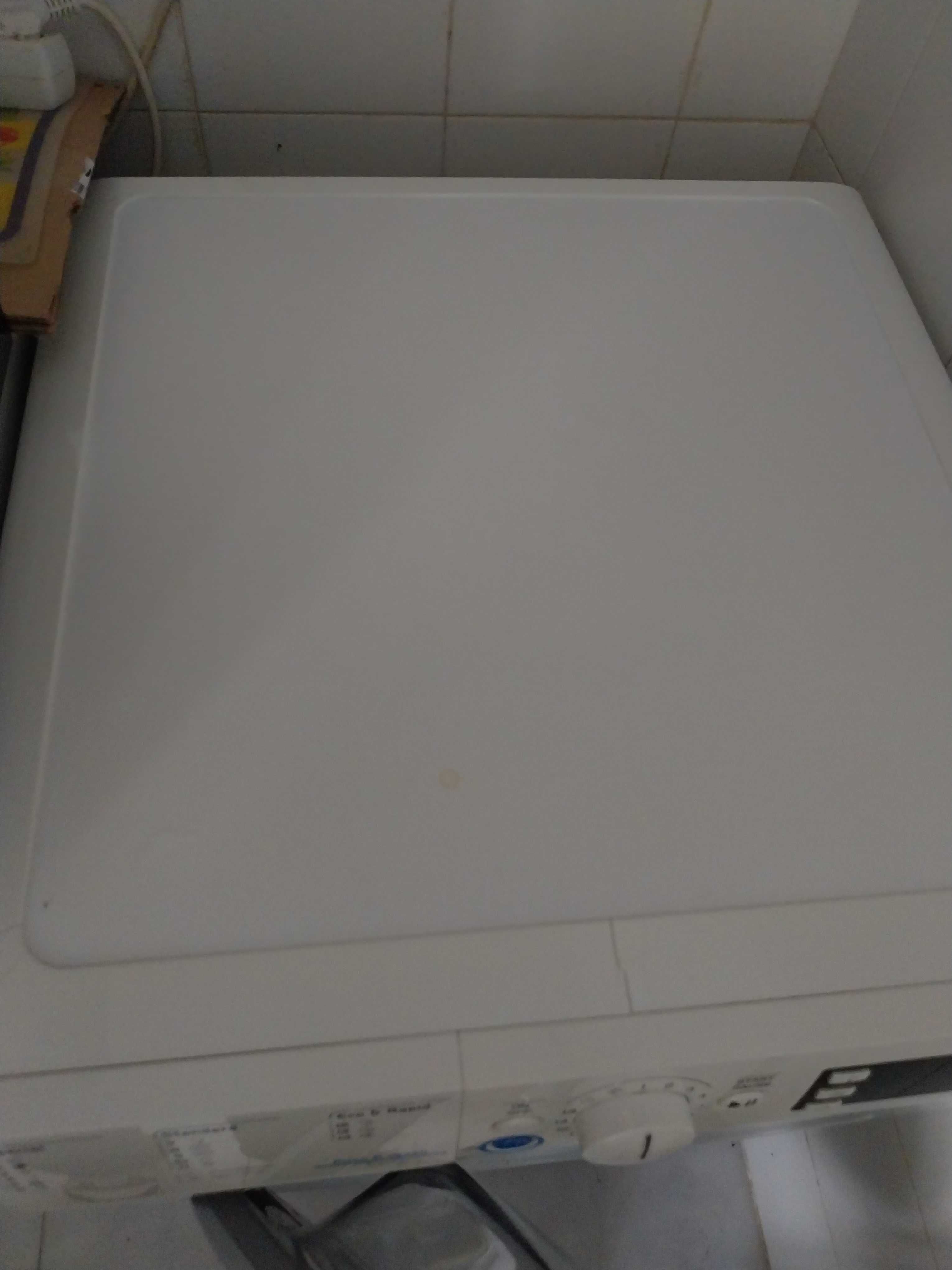 Vendo máquina lavar roupa indesit,10kg.