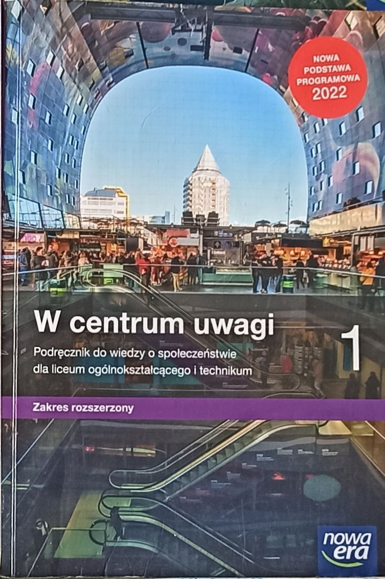 Podręcznik w centrum uwagi dla 1 klasy liceum lub technikum