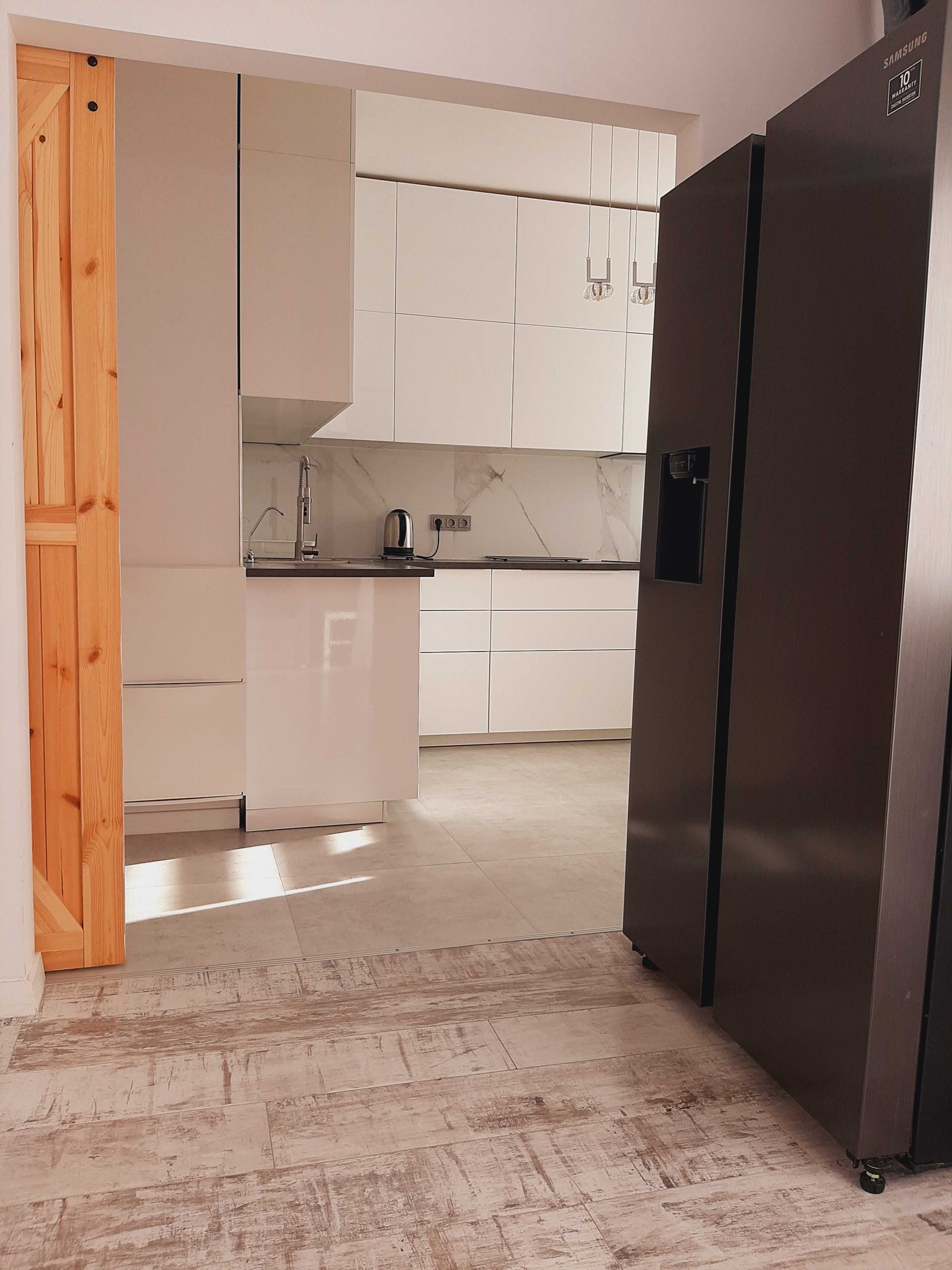 Ekskluzywny apartament, wynajem całoroczny, balkon
