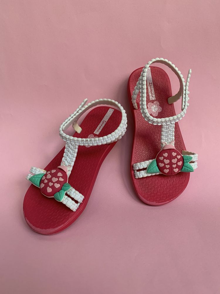 Дитячі сандалі Ipanema “Ladybug” для дівчинки, розмір EUR 25/26