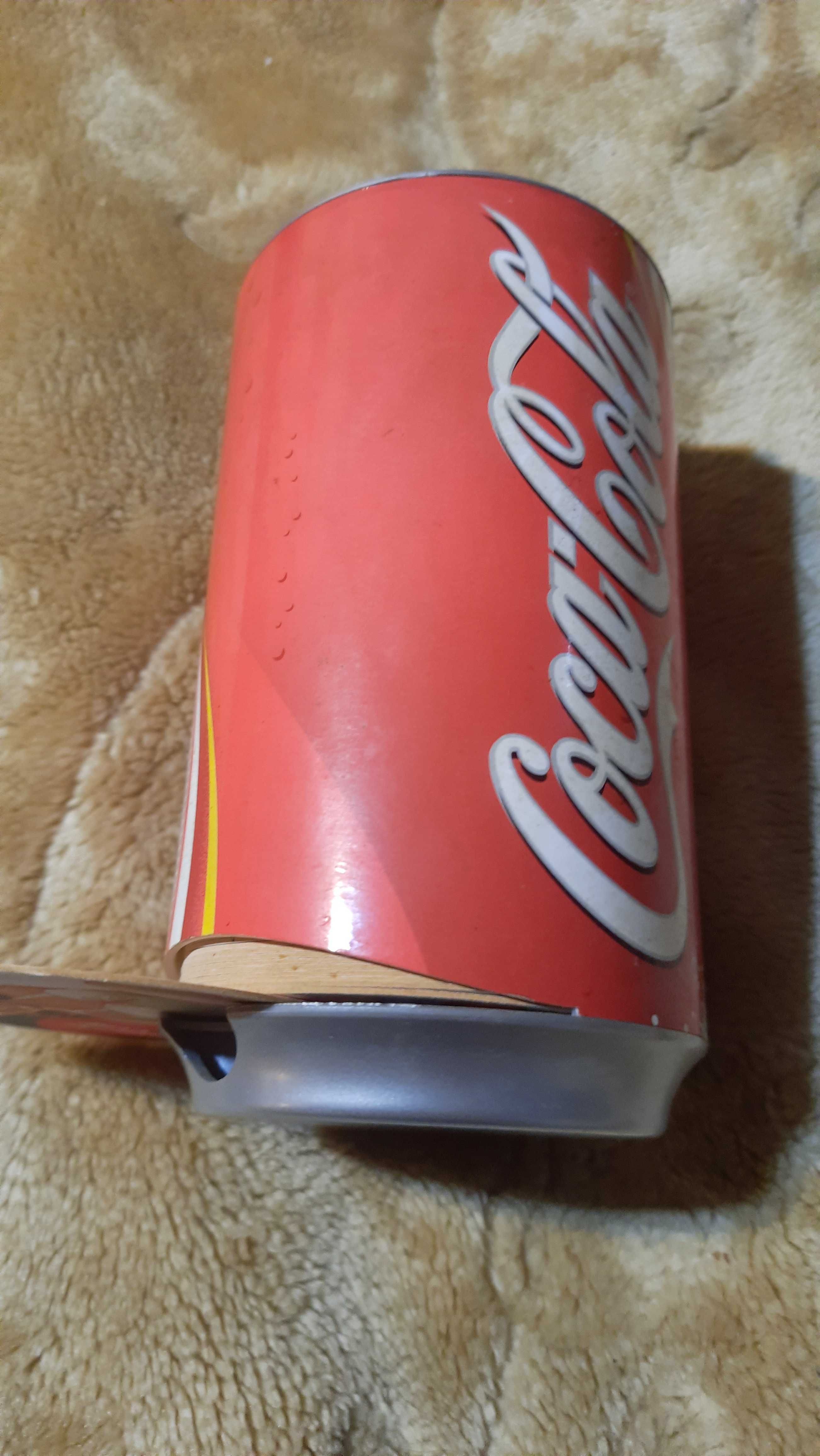 Kolekcjonerska puszka Coca Cola z podkładkami pod szklankę