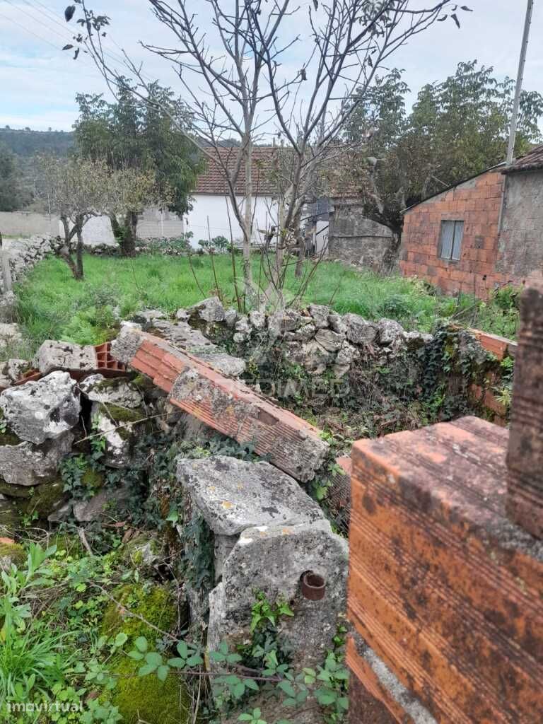 Moradia térrea T5 para reconstruir em Valverde - Alcanede