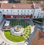 Loja versátil no centro de Alcobaça