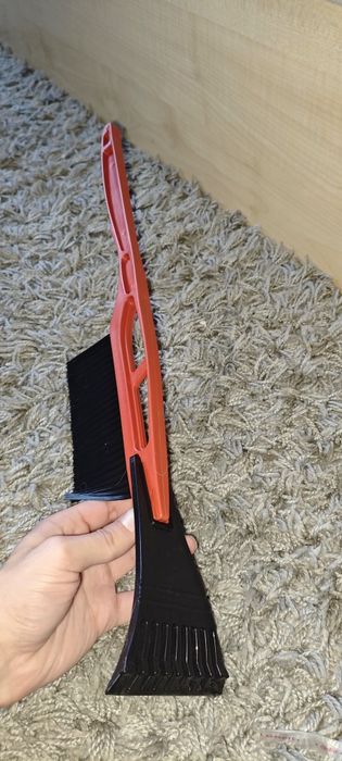 Щітка-скребок для скла автомобіля від снігу, льоду