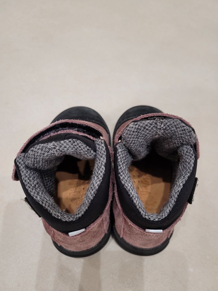 Buty trzewiki Mrugała (jesień/zima) rozmiar 20
skórzane roz.20 kolor: