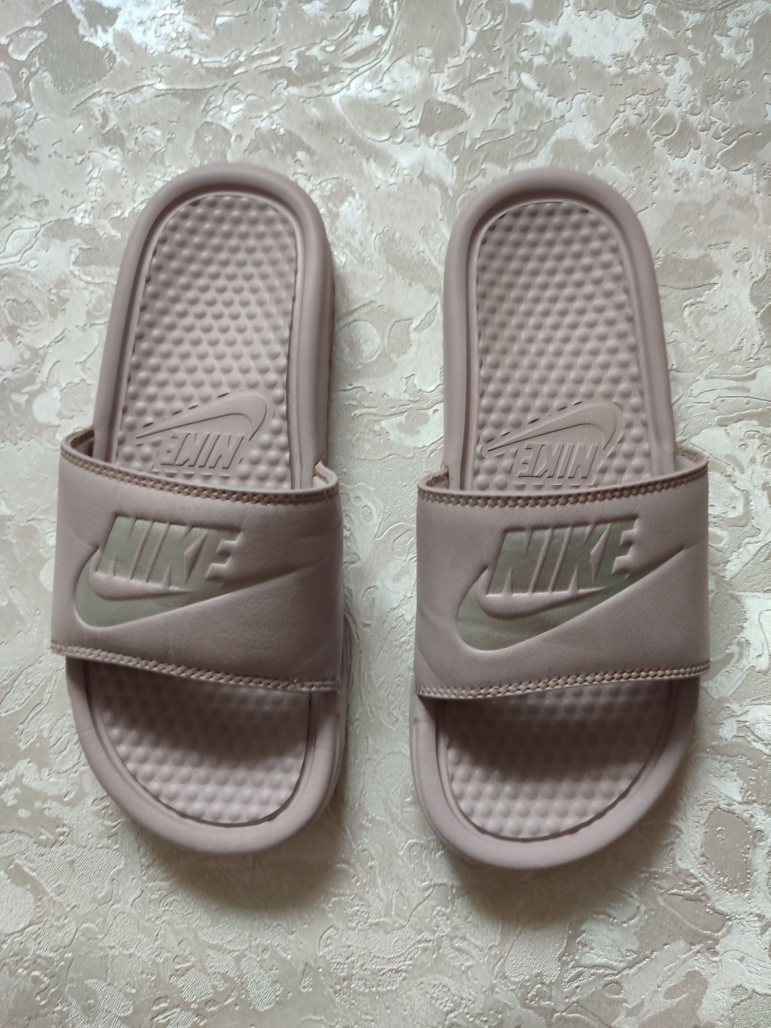 Шльопанці жіночі nike victori one slide/лілові