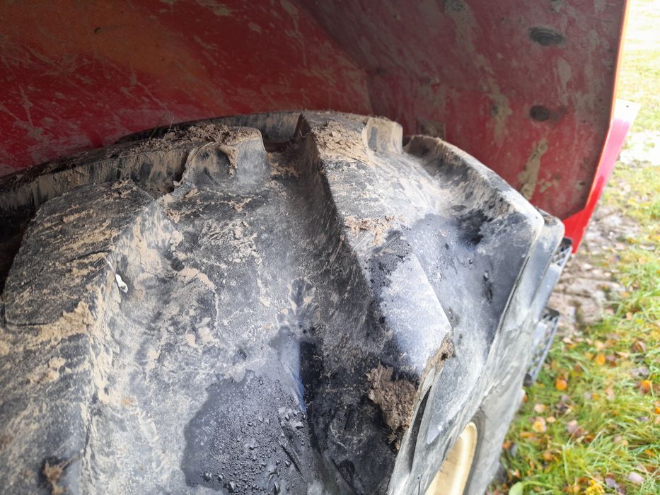 Zetor 7211  z  pługiem do odśnieżania