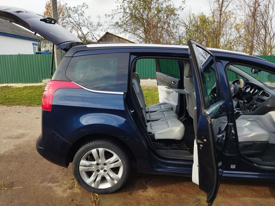 Продам авто Пежо 5008