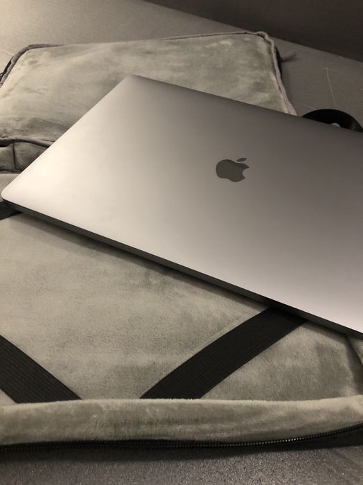Macbook Pro i7 16GB / 512GB SSD