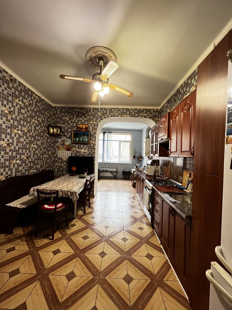 В Продажу 3 к к в Лісках / вул. Курортна