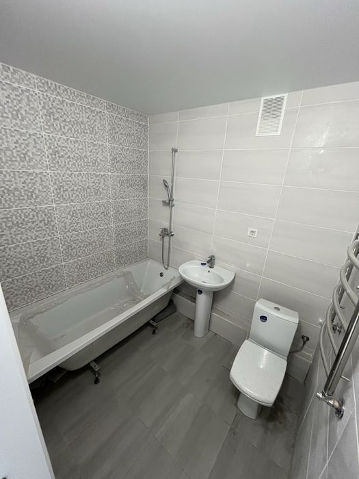 Продаж трикімнатної дворівневої квартири  Космонавтів.       ID-50-2