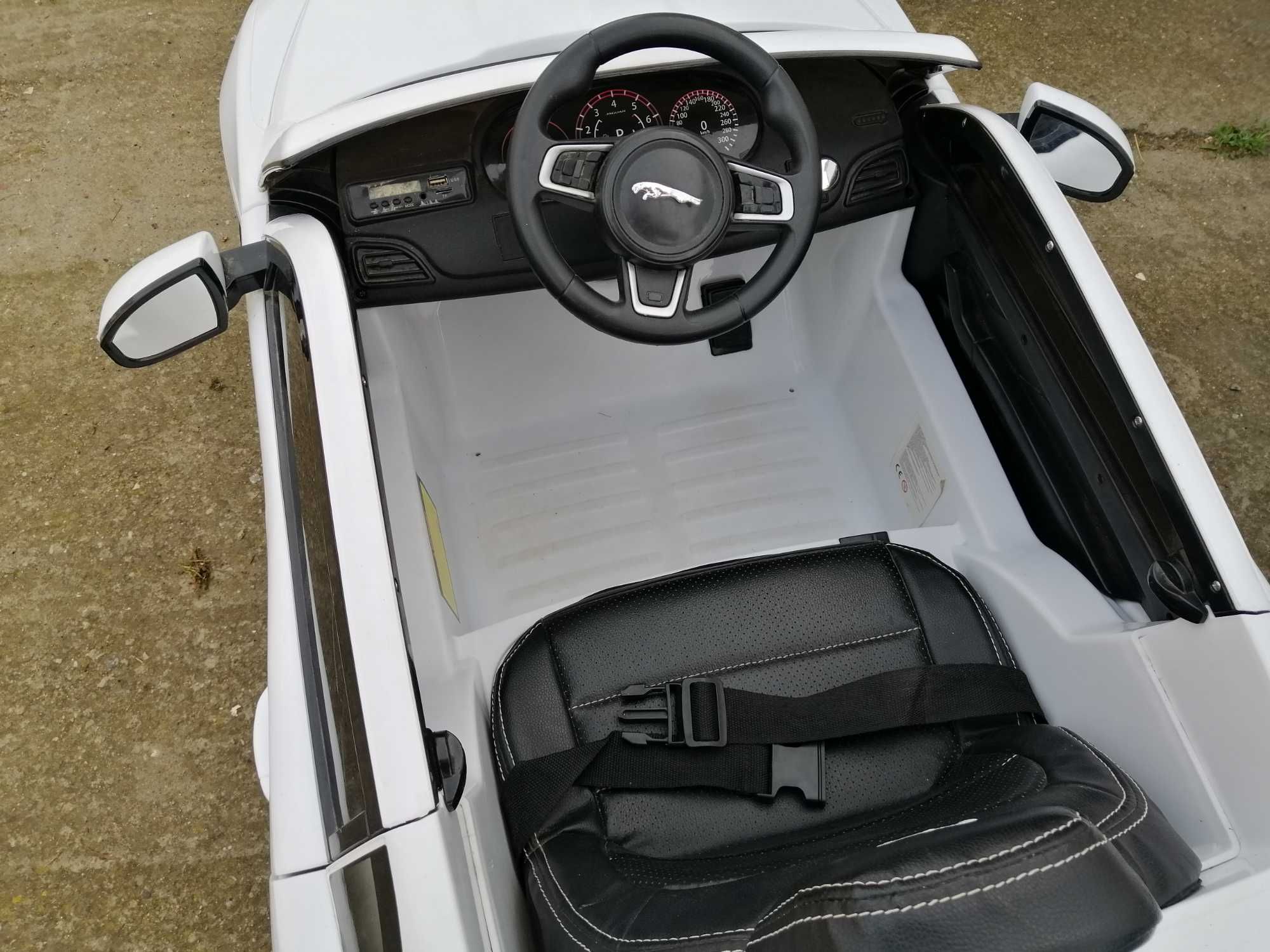 Autko na akumulator dla dzieci Jaguar F-Pace