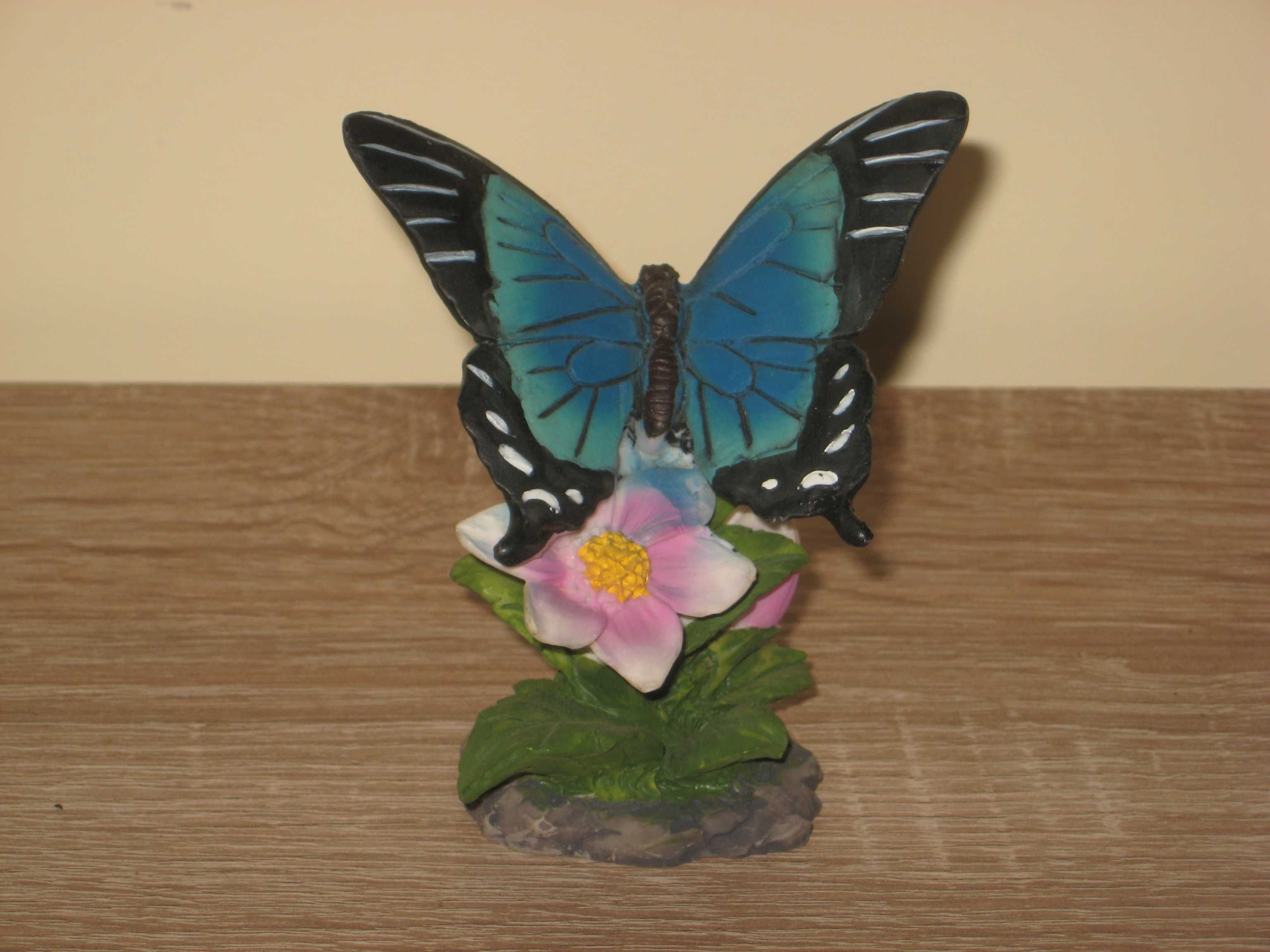 Figurka motyl ozdoba kwiatek kwiat na stolik biurko półkę