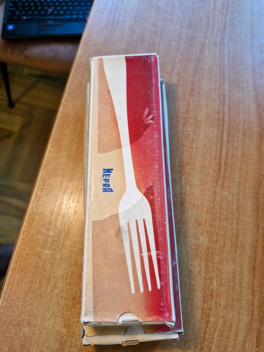 Sztućce  (nóż + widelec) 4 zestawy po 12 szt