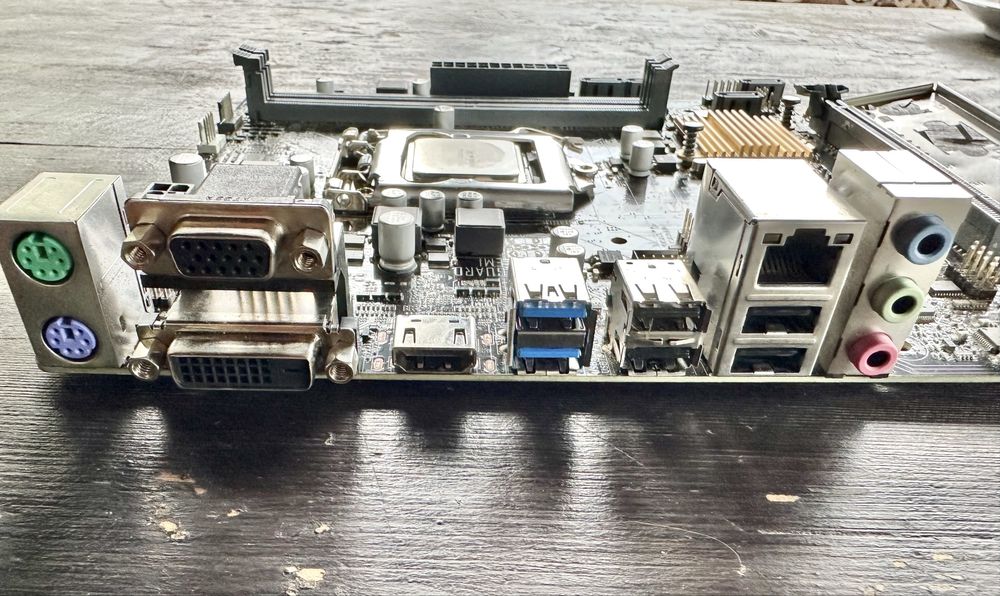 Материнська плата ASUS H110R-M