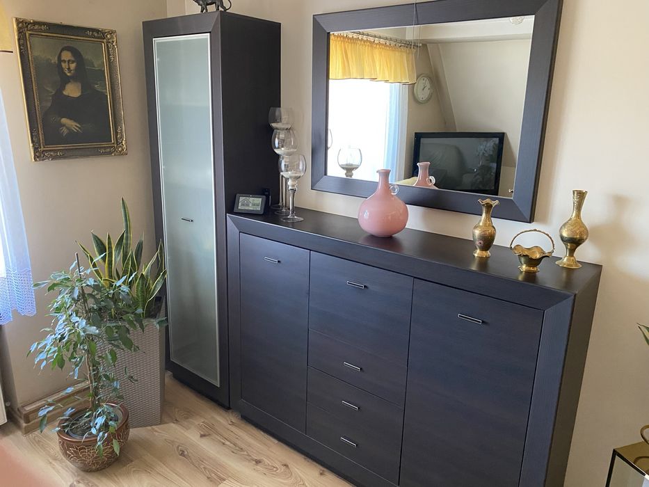 Zestaw mebli do salonu - komoda+witryna+lustro+stół rozkładany.