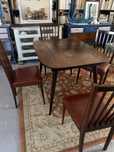 Conjunto mesa e 4 cadeiras olaio