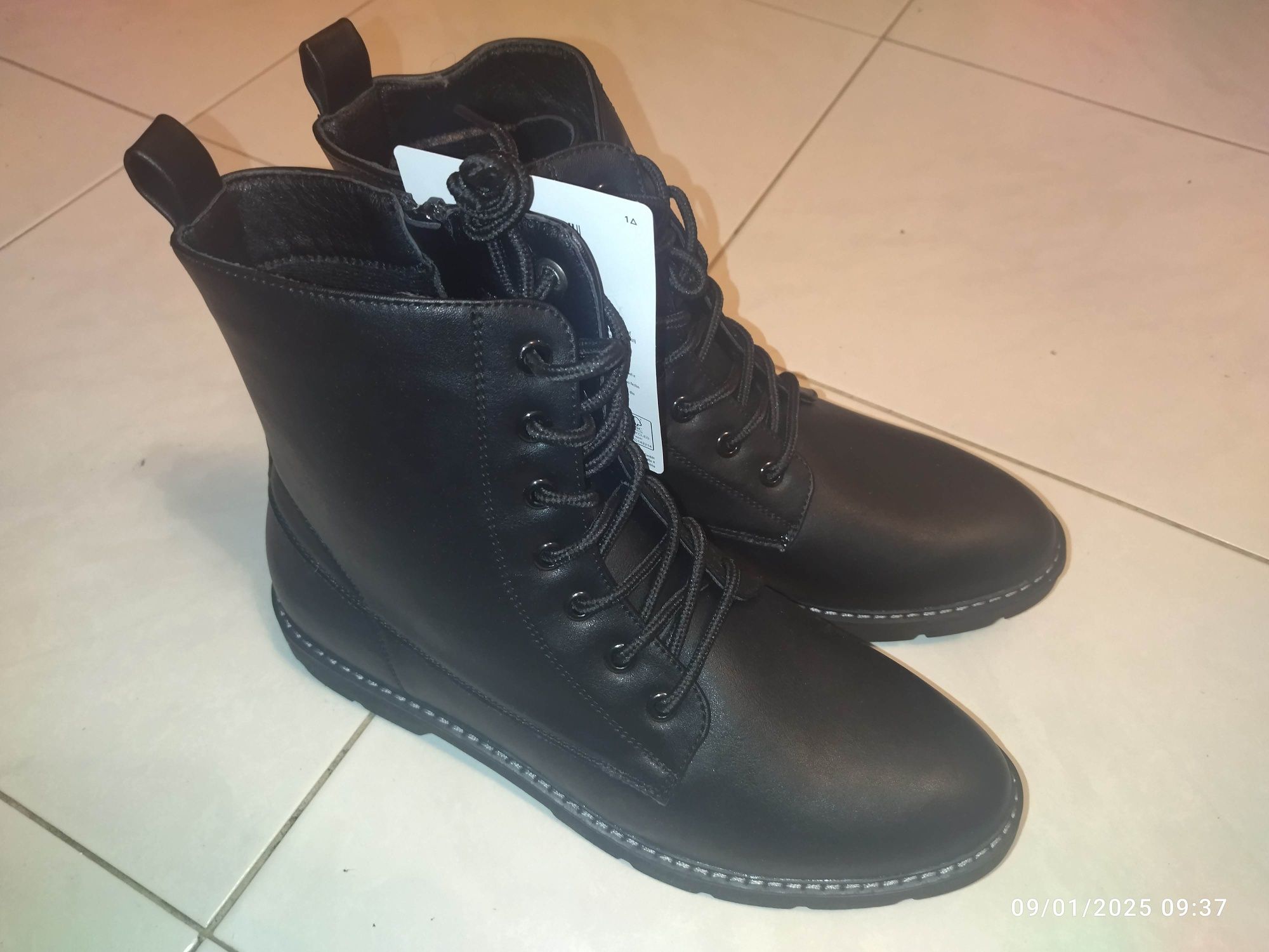 Botas novas pretas