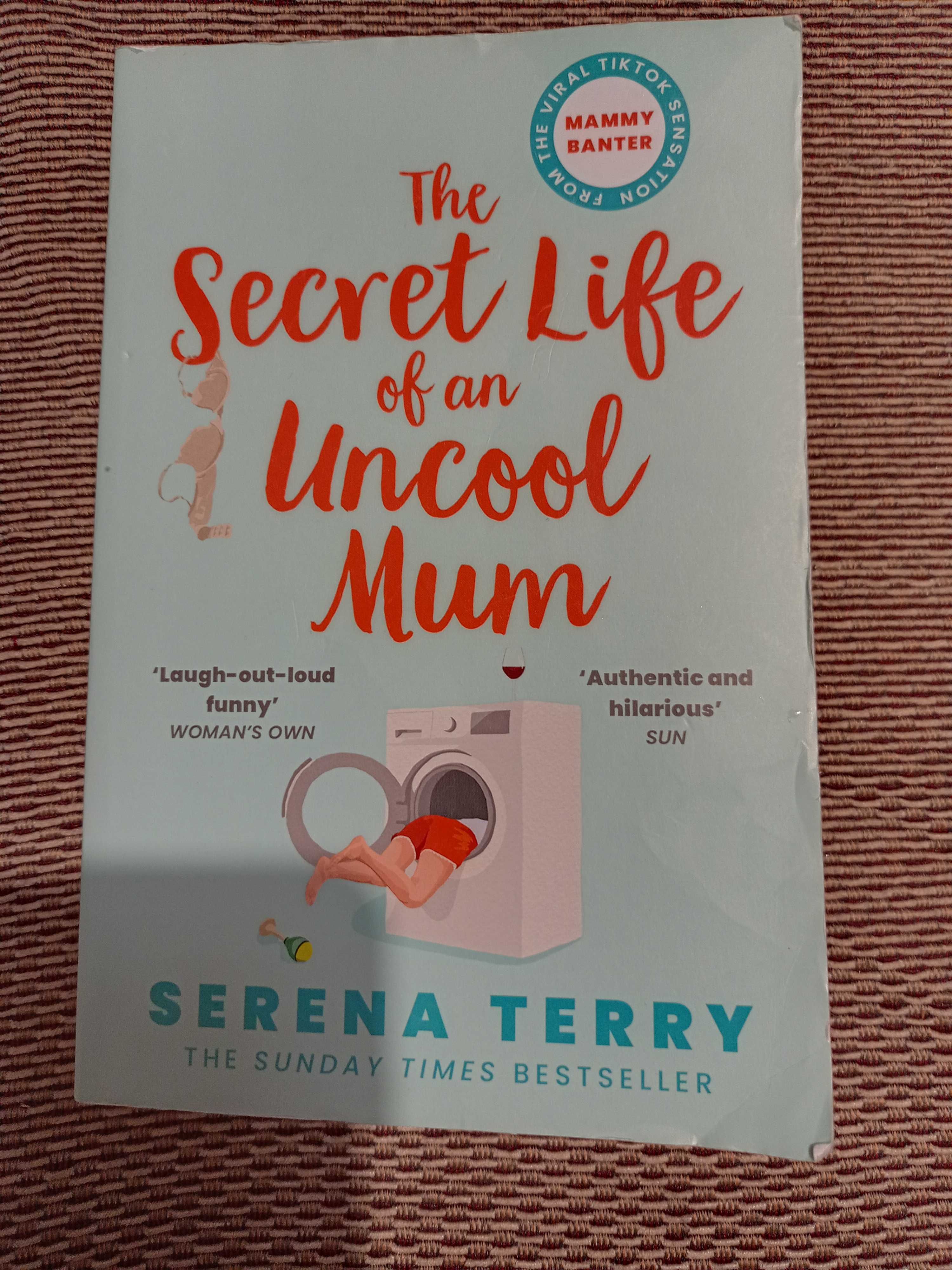 книга на английском The secret life of uncool mum