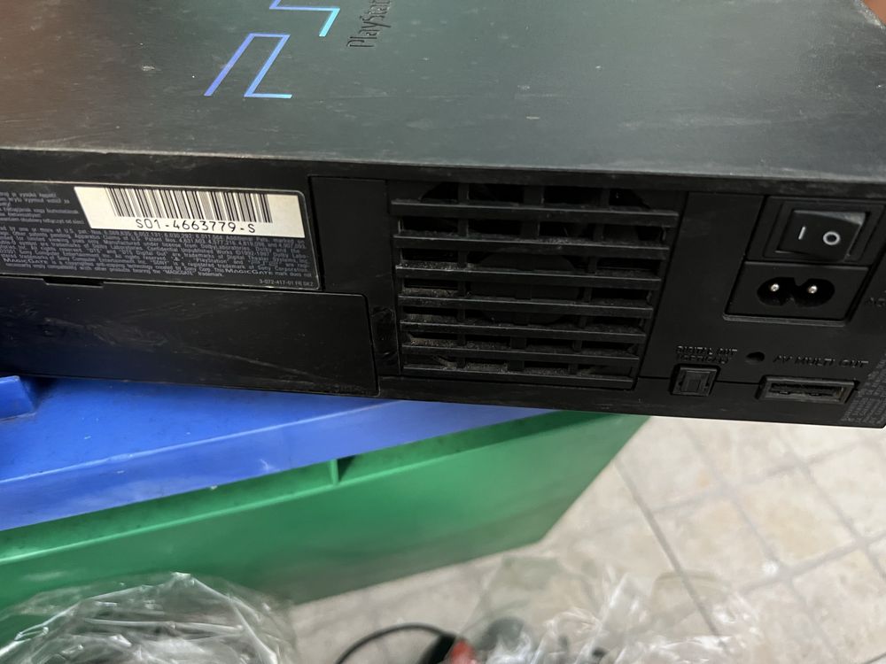 Playstation 2 com comandos e jogos