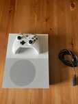 Xbox One S (500GB) + Comando + 8 Jogos