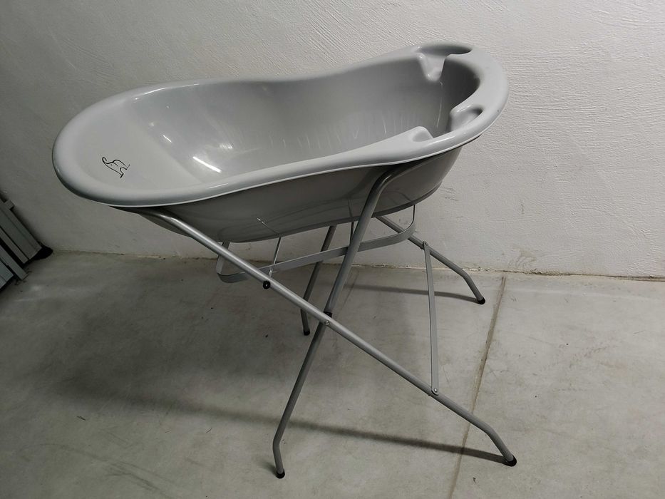 Wanienka do kąpieli maluszka ze stojakiem