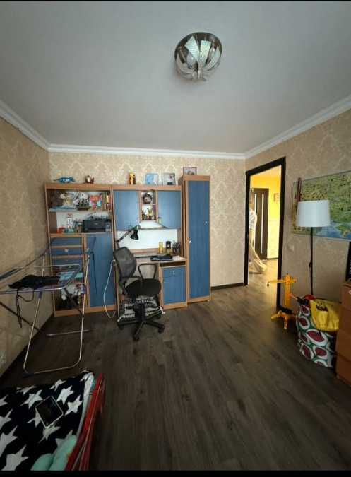 Продаж 2к квартири на вул. Квартальна буд.3 ,12 квартал. (постанови)