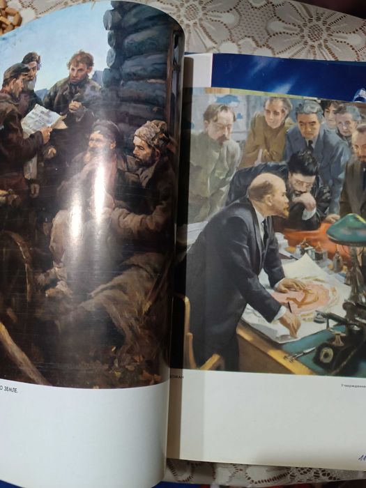 Кольорові репродукції з журналів "Огонек", "Україна". 5 томів.