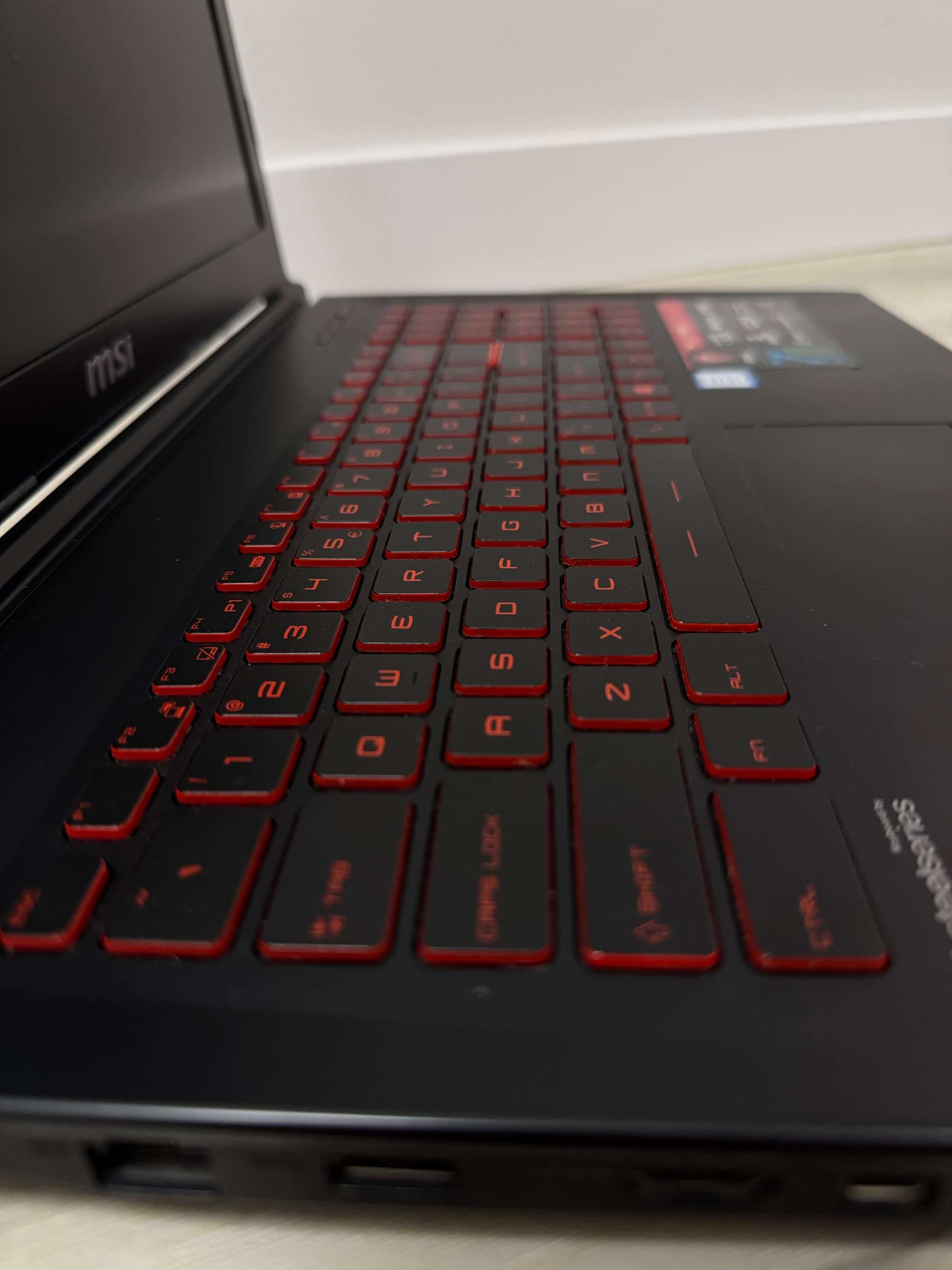 Laptop MSI GL62M 7RDX  15,6” i5-7300HQ GTX 1050 8GB RAM