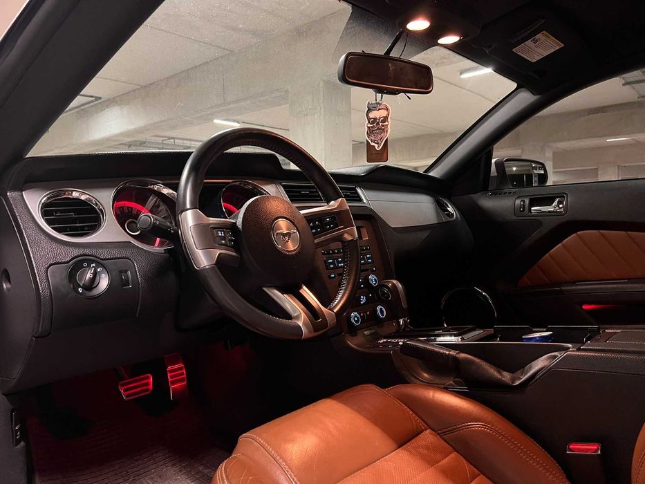 Ford MUSTANG gen.5 LIFT 2013 r. v6 poj. 3,7L