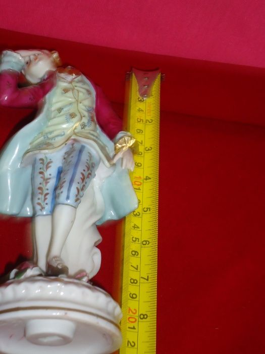 Estatueta em Porcelana