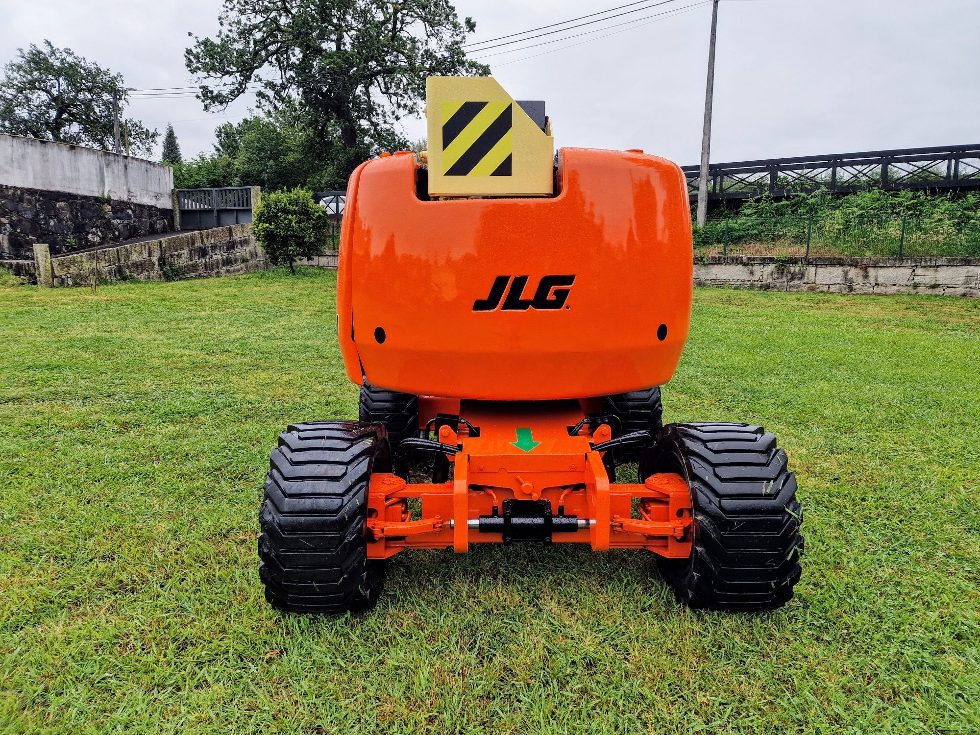 Plataforma elevatória jlg 16 m