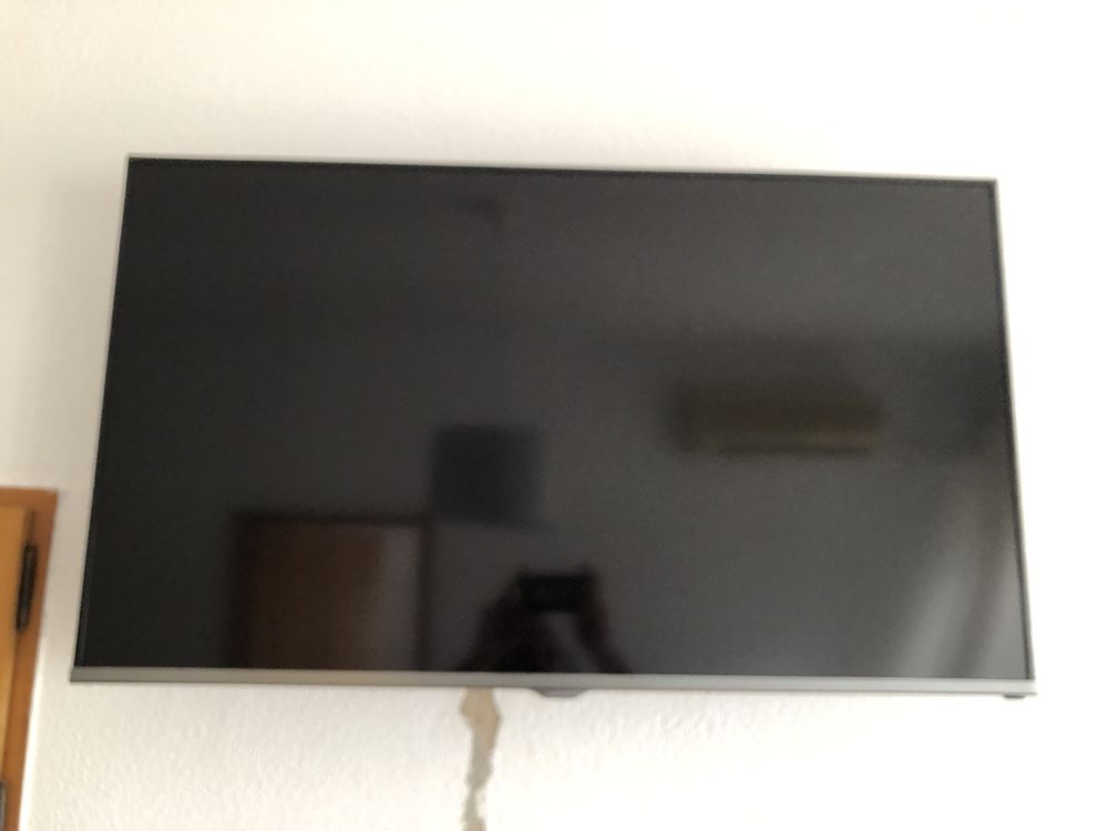 Venda Urgente. TV Samsung UE40J5100 para parede