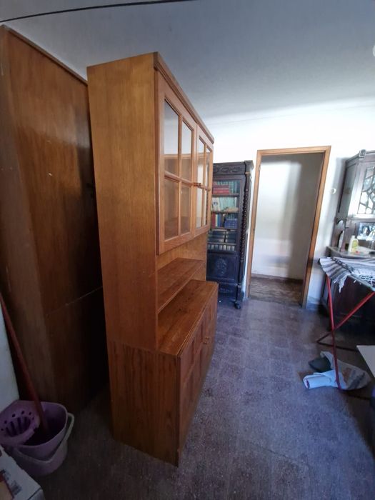 Estante de madeira bonita