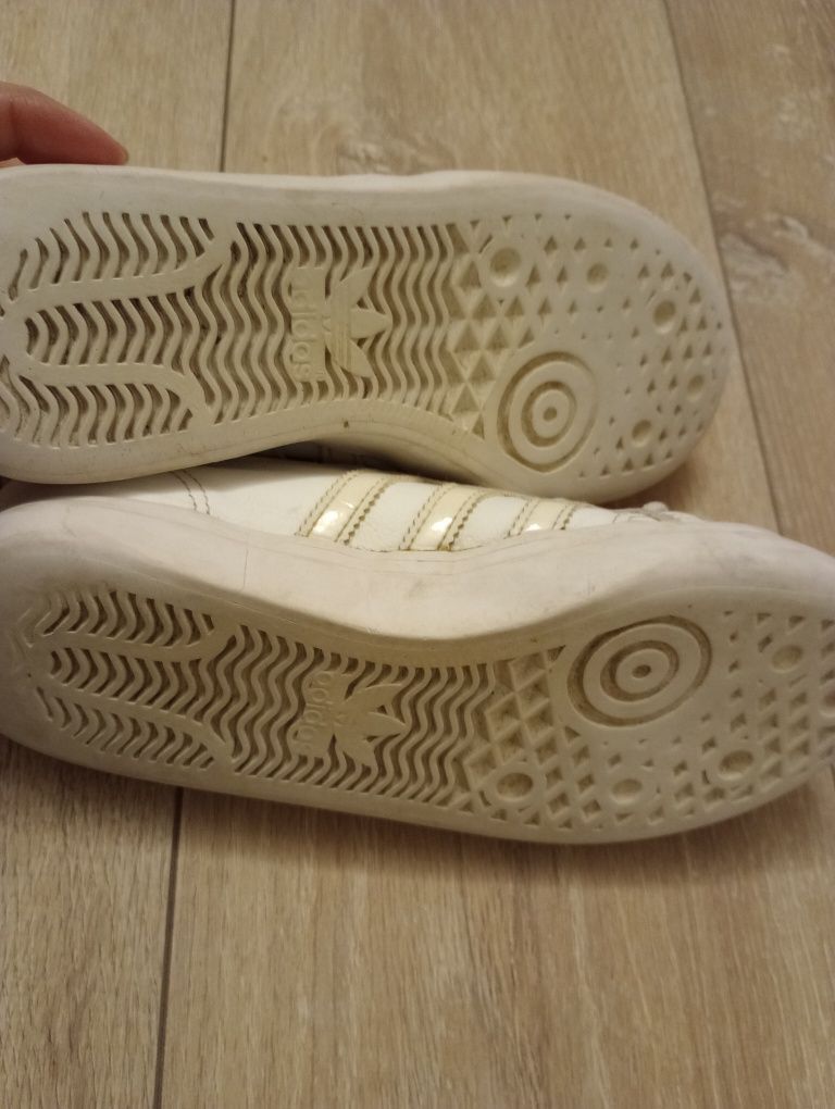 Кожаные кроссовки Adidas 35