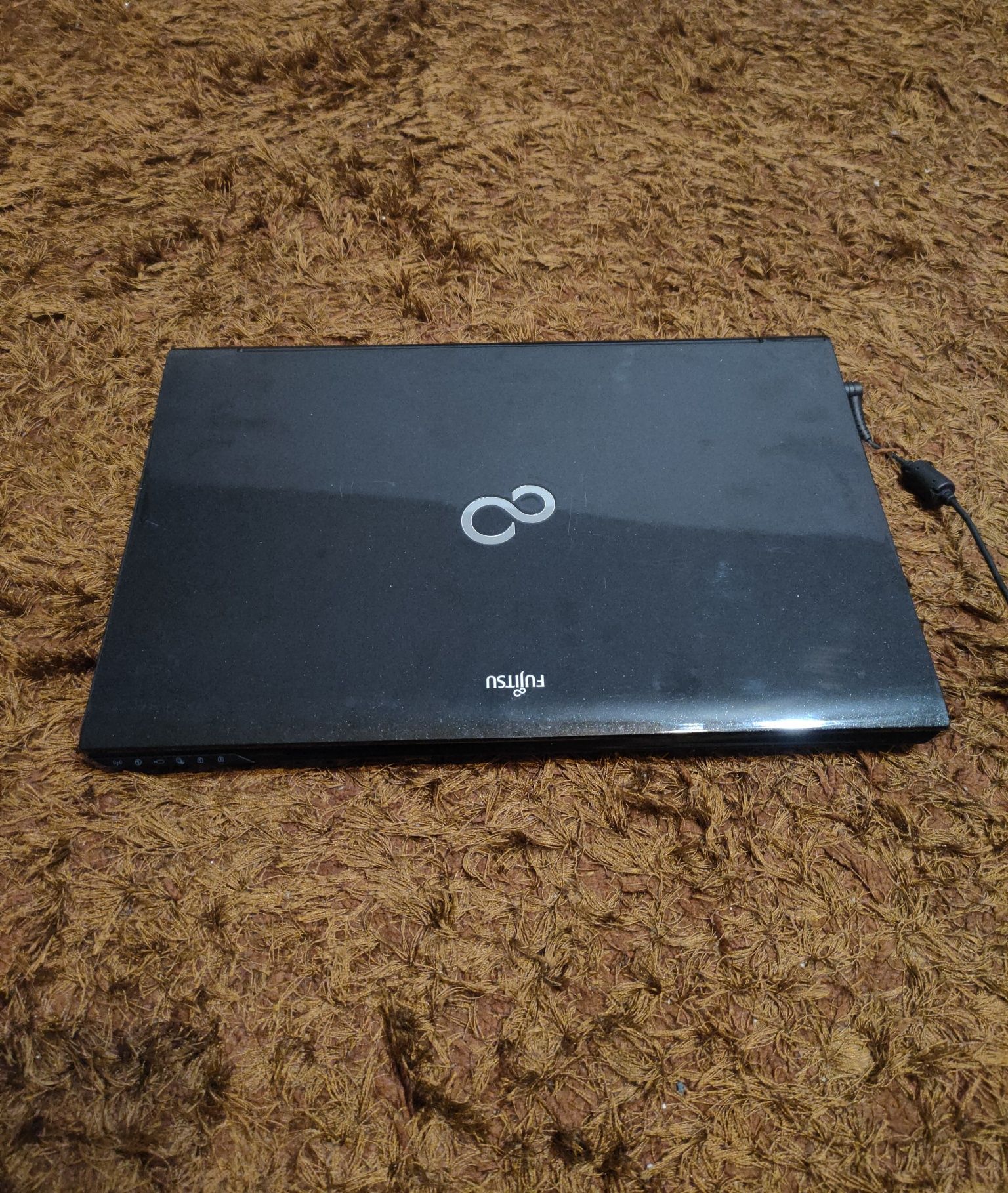 Laptop Fujitsu ah532