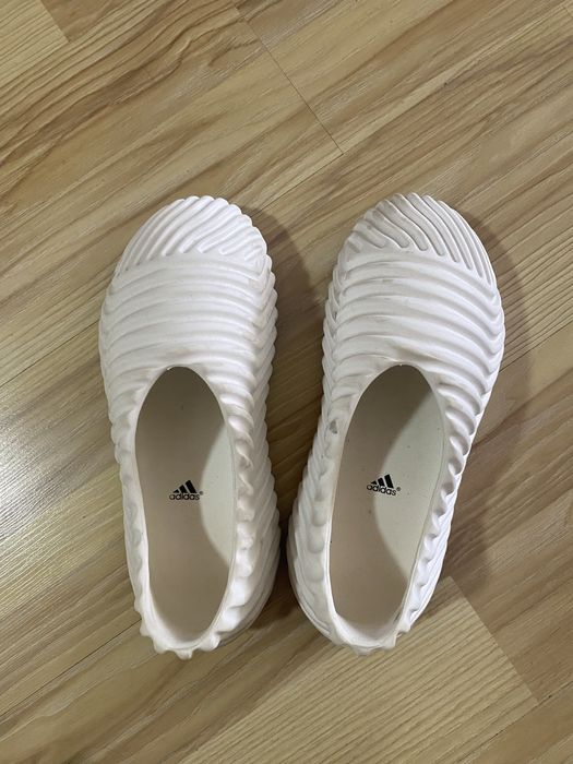 Adidas yeezy резинові