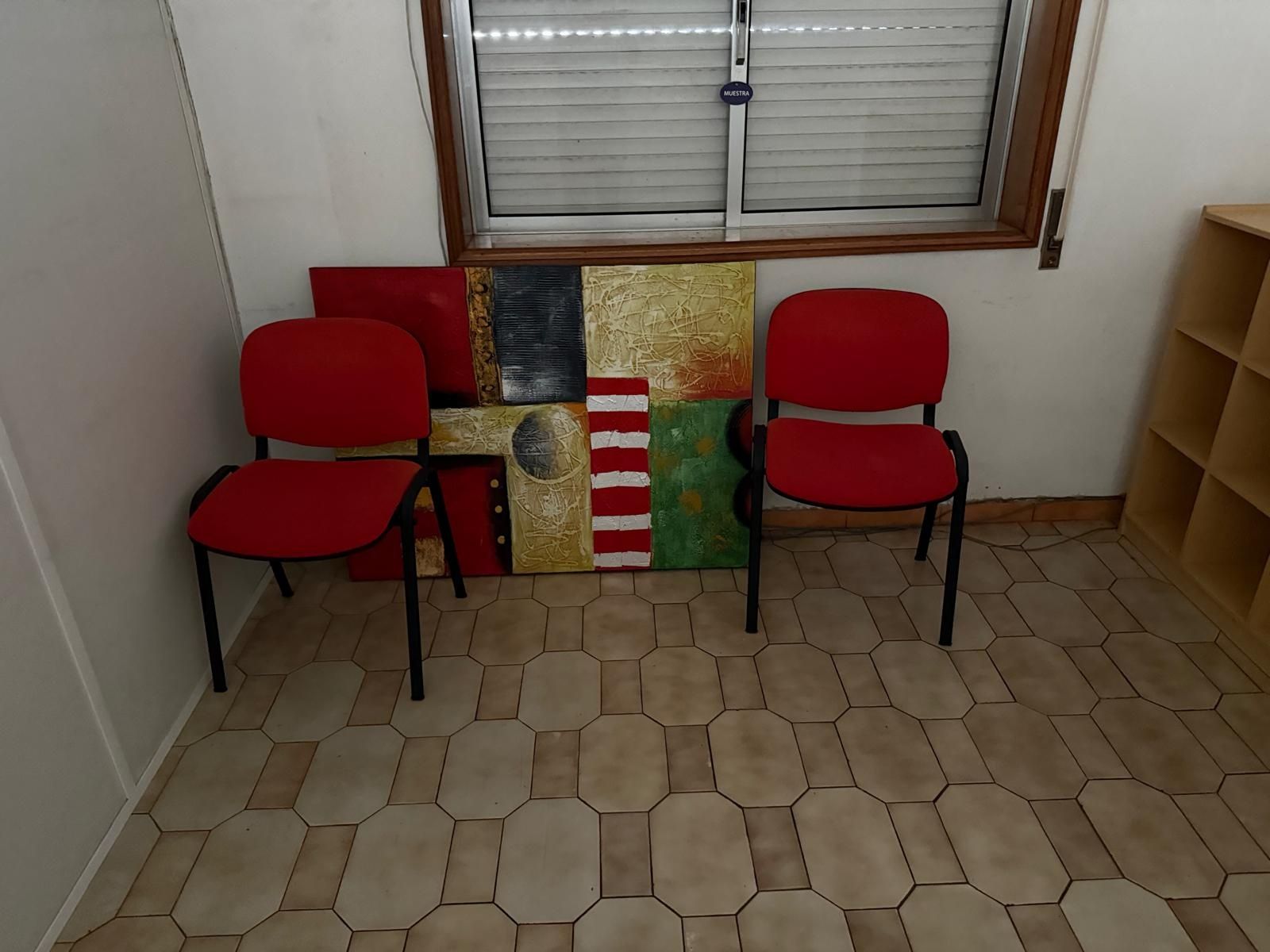 Vendo 4 cadeiras vermelhas - preço conjunto