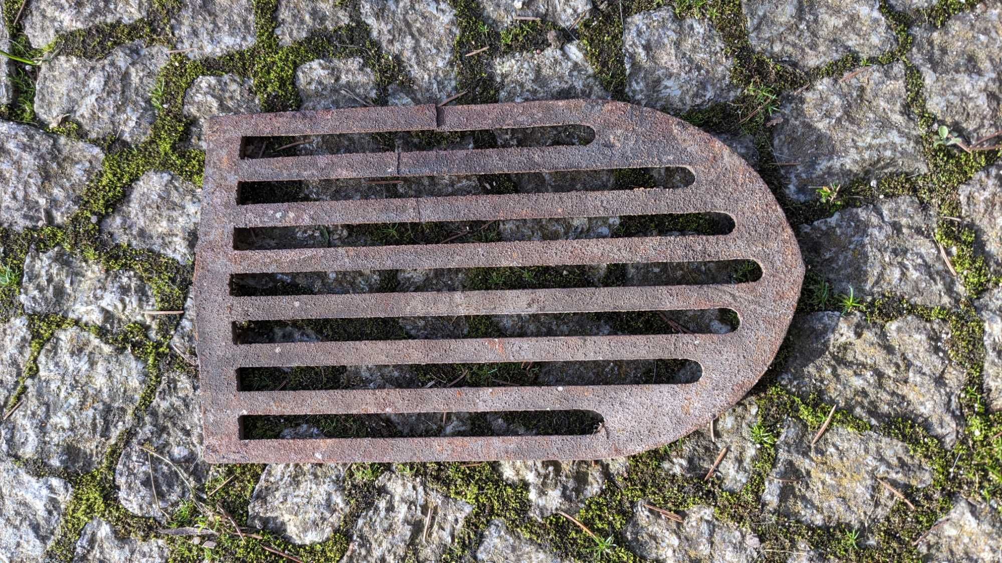 Żeliwny ruszt osadnika deszczowego, kanalizacyjnego,  wyczystka