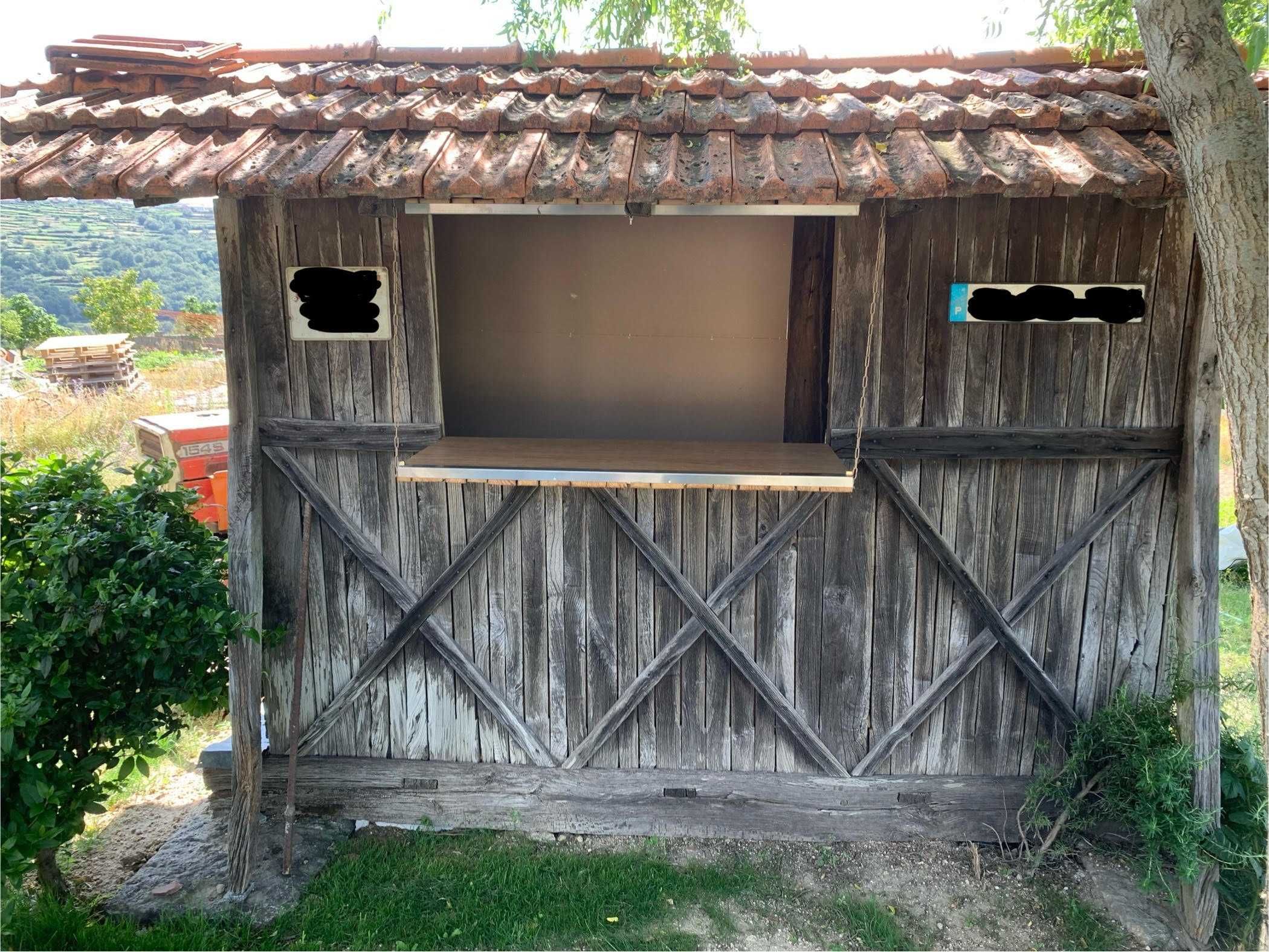 Bar feito de Canastro