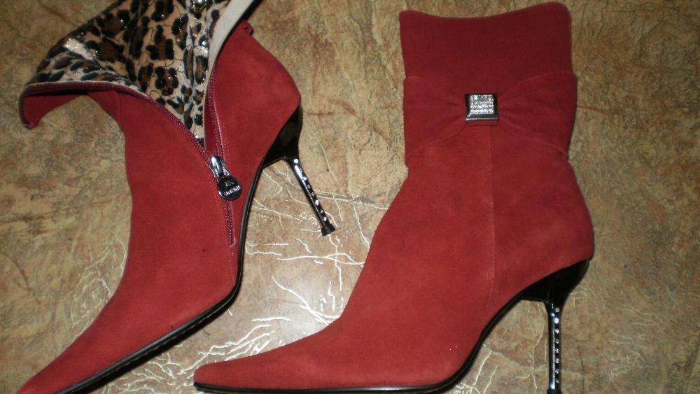 Замшевые праздничные сапожки